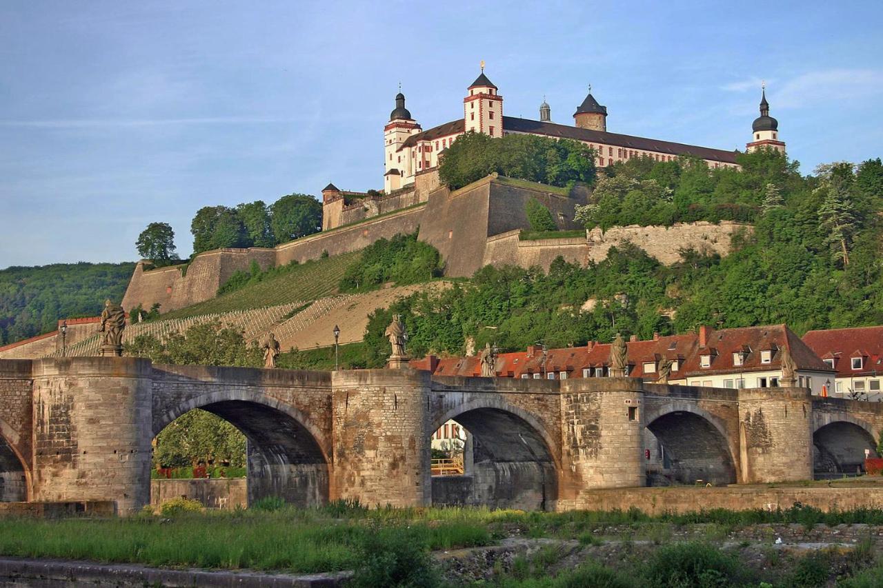 Private Room-Vineyards And City Würzburg Esterno foto